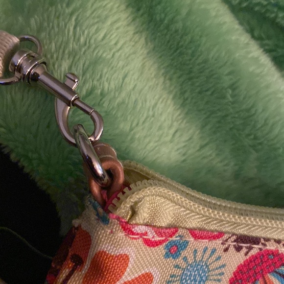 Lily Bloom Busy Bee Crossbody made of recycled materials. - Picture 6 of 6